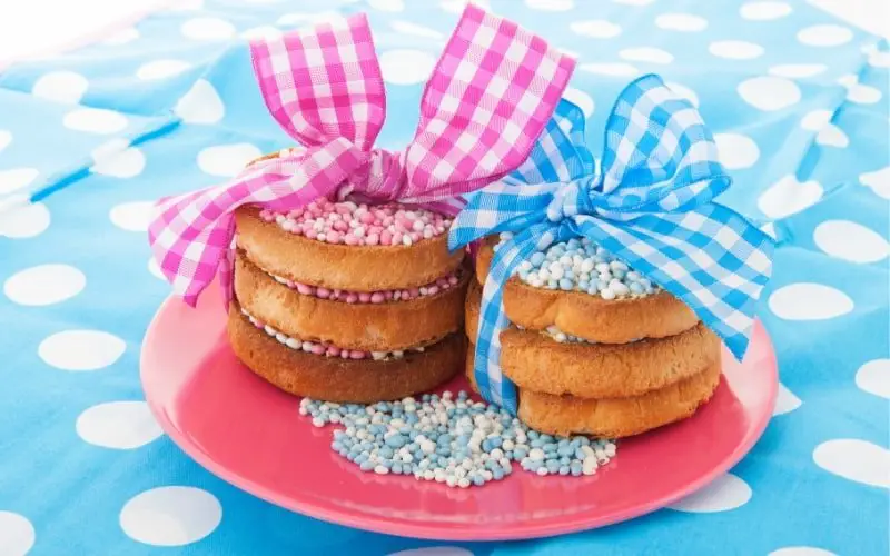 Biscuits that the Dutch eat when a child is born