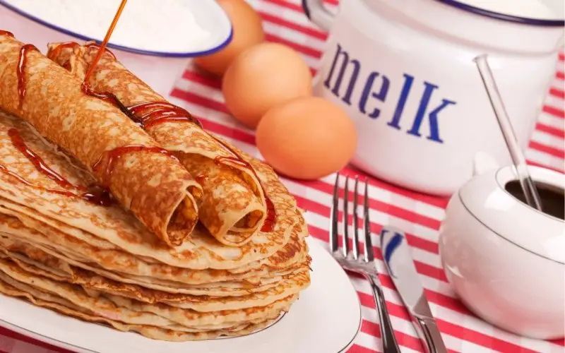 What to do in Rotterdam on a rainy day - eating pancakes
